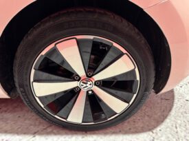 VOLKSWAGEN NEW BEETLE