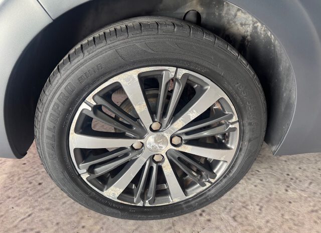 PEUGEOT 208 lleno