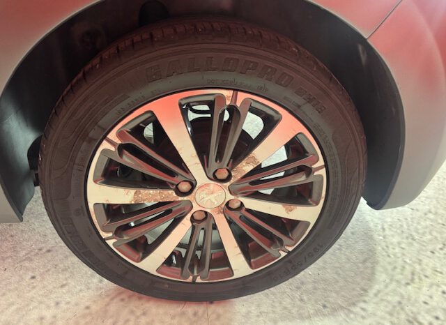 PEUGEOT 208 lleno