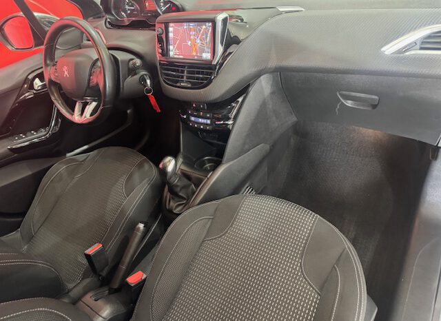 PEUGEOT 208 lleno