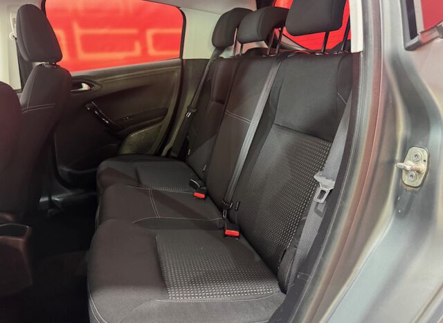 PEUGEOT 208 lleno