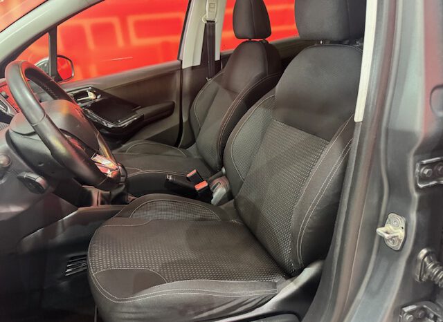 PEUGEOT 208 lleno