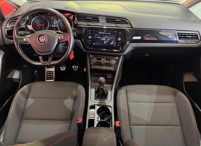 VOLKSWAGEN TOURAN lleno