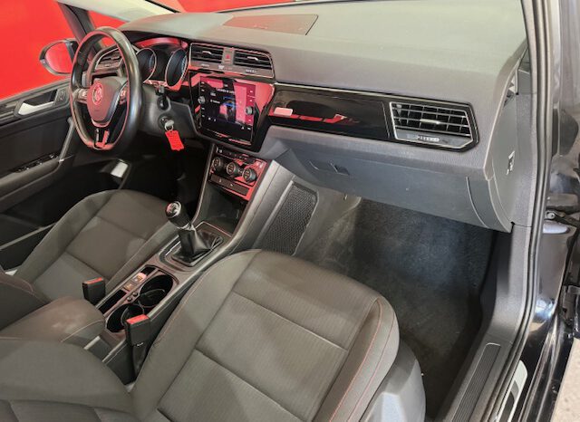 VOLKSWAGEN TOURAN lleno