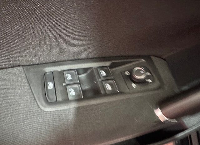 VOLKSWAGEN TOURAN lleno