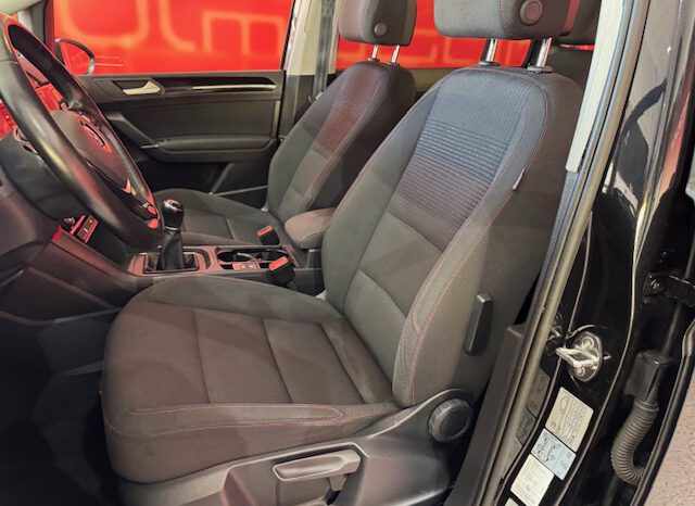 VOLKSWAGEN TOURAN lleno