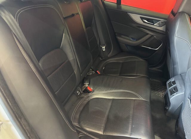 JAGUAR XE R DINAMIC lleno