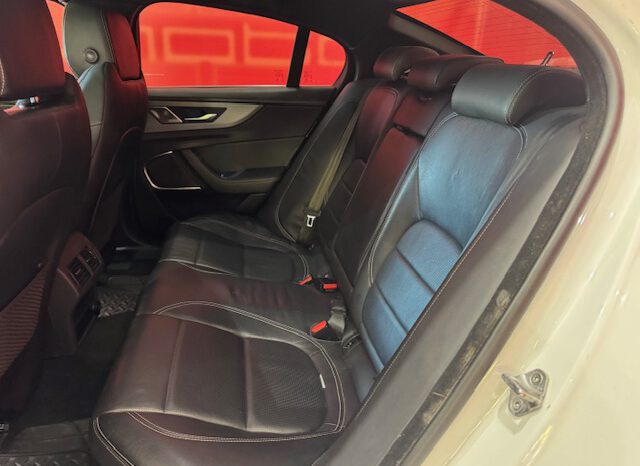 JAGUAR XE R DINAMIC lleno