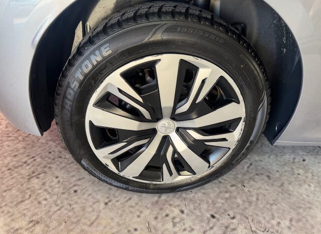 PEUGEOT 208 lleno