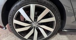 VOLKSWAGEN GOLF R LINE