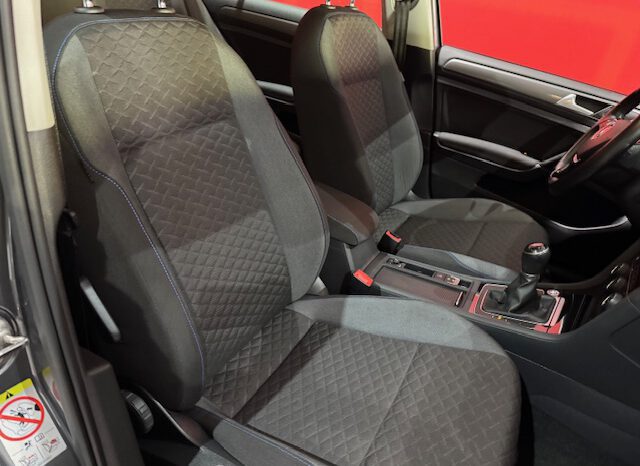 VOLKSWAGEN GOLF lleno