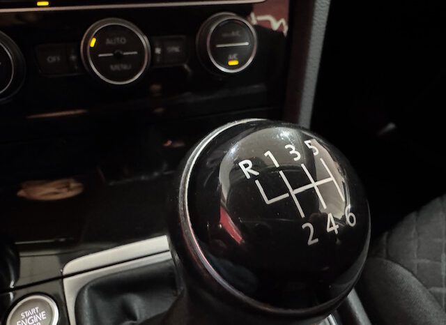 VOLKSWAGEN GOLF lleno