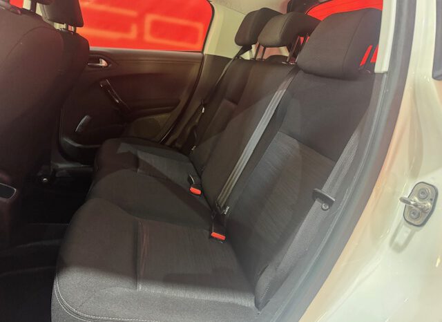 PEUGEOT 208 lleno