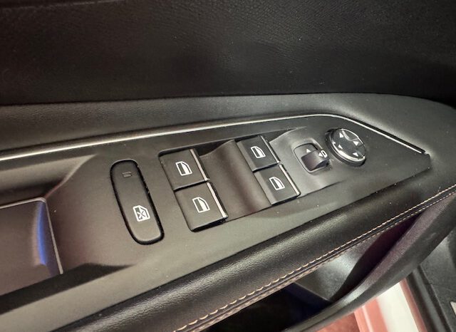 PEUGEOT 3008 GT LINE HYBRID lleno