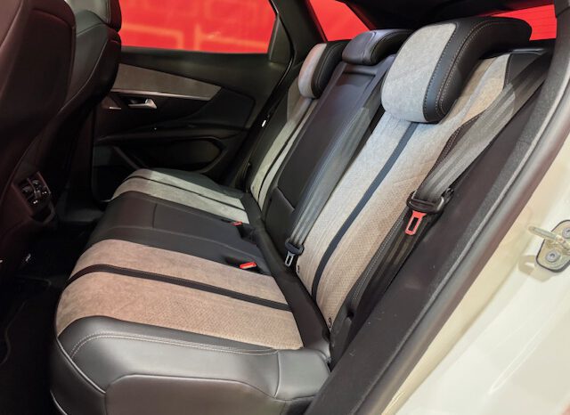 PEUGEOT 3008 GT LINE HYBRID lleno